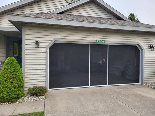 Screen system, open-air garage